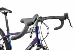 Bombtrack Beyond SUS - Bleu Nuit Métallique Brillant -Promos Vélos Magasin BT MY22 Beyond SUS midnight blue web 08