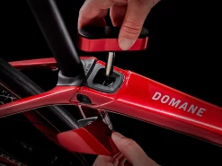 Trek Domane SL 6 ETap Gen 4 Crimson -Promos Vélos Magasin DomaneSL6eTap 23 36152 A Alt7