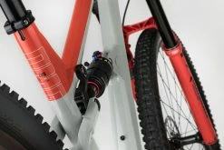 Octane One OMG EVO 29 Pouces - Trail - Gris/Rouge -Promos Vélos Magasin OMG EVO 7 1024x682 1