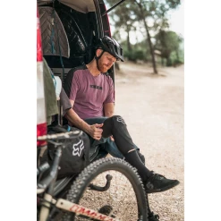 Genouillères Fox Enduro Pro Knee Guard 16 Genouillères Fox Enduro Pro Knee Guard -Promos Vélos Magasin genouilleres fox enduro pro knee guard 1 6